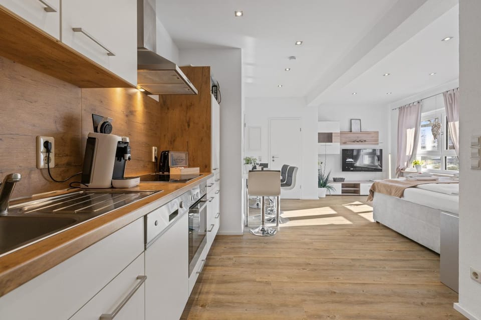 Coffee/tea facilities, Kitchen or kitchenette, dishwasher, oven, stove