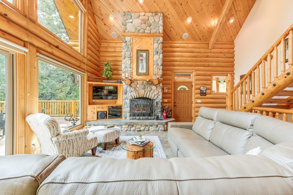 Mountain Cabin w/ Hot Tub: 4 Mi to Shaver Lake! Cabin in Shaver Lake