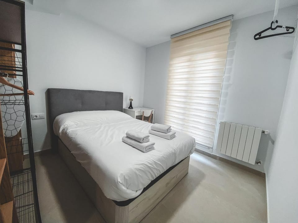 Photo of the whole room, Bedroom