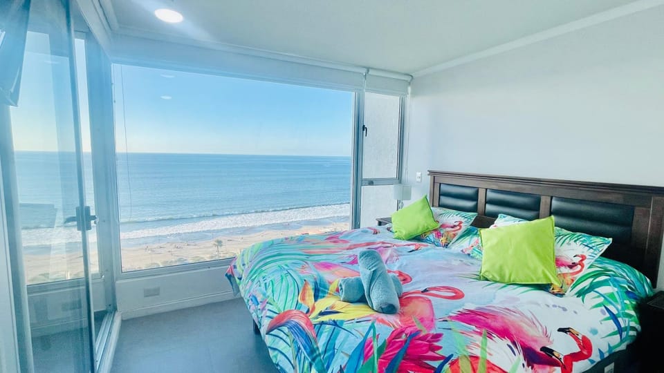 Bed, Natural landscape, TV and multimedia, Photo of the whole room, Beach, Bedroom, Sea view, internet