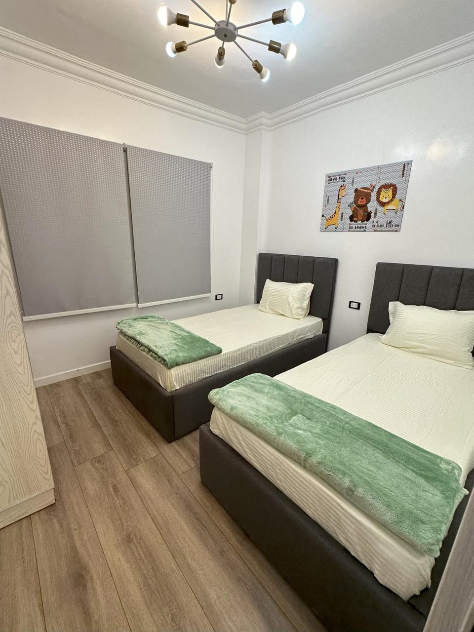 Photo of the whole room, Bedroom