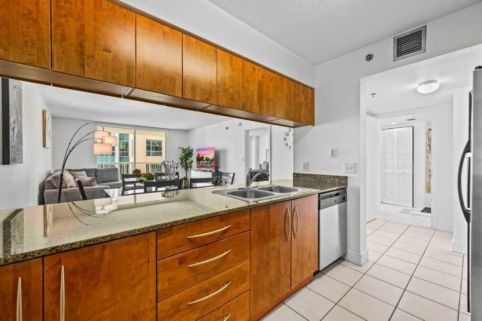 Comfy 28th floor • Brickell • Ocean & City Views Apartment in Brickell