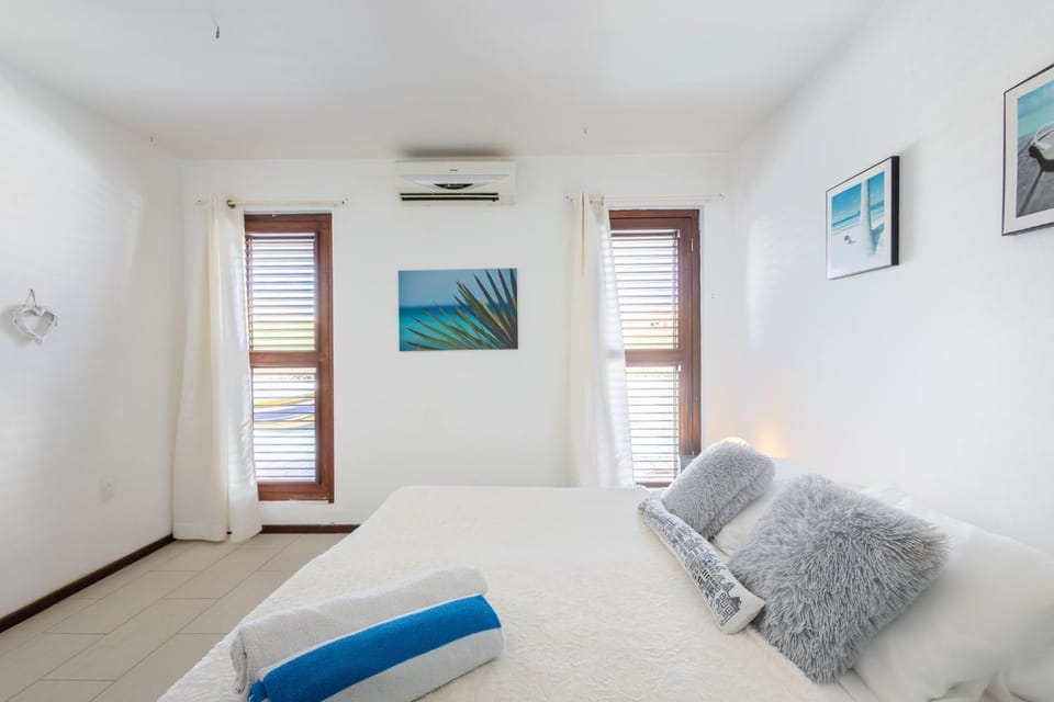 Bed, Living room, Decorative detail, Bedroom