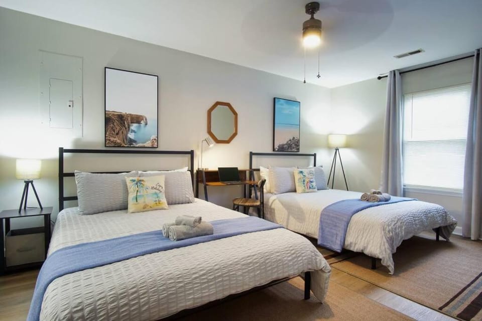 Bed, Photo of the whole room, Bedroom