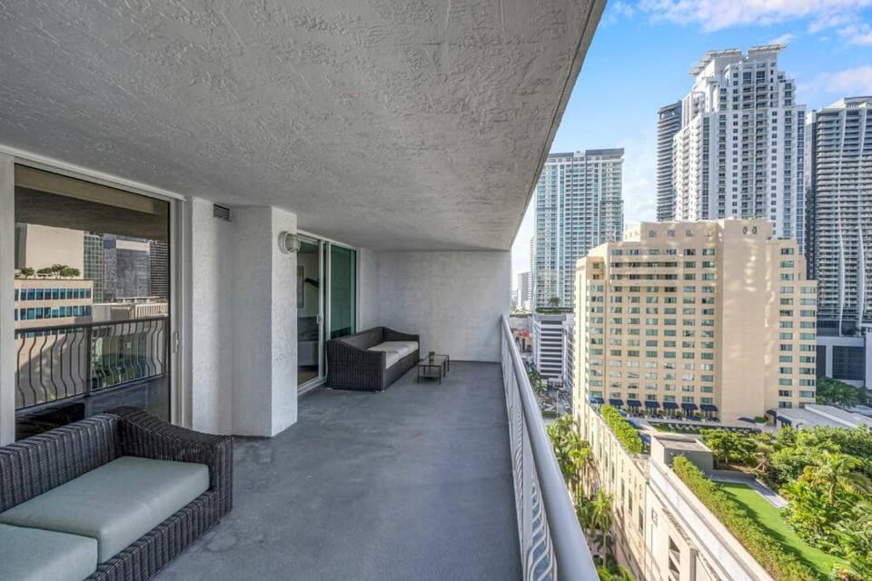 Stunning 1 BDR 1 BTH • Brickell • Bay & City Views Apartment in Brickell
