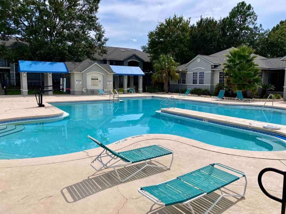Property building, Patio, Swimming pool