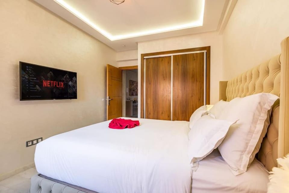 Patio, Bed, TV and multimedia, Photo of the whole room, Bedroom, Inner courtyard view, towels, wardrobe