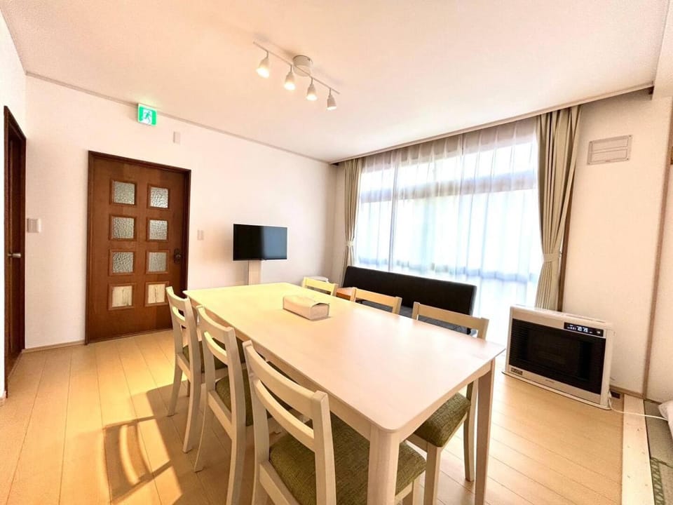 TV and multimedia, Living room, Dining area, heating