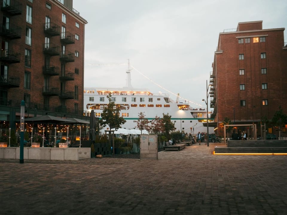 Property building, Restaurant/places to eat, Area and facilities, Sunset