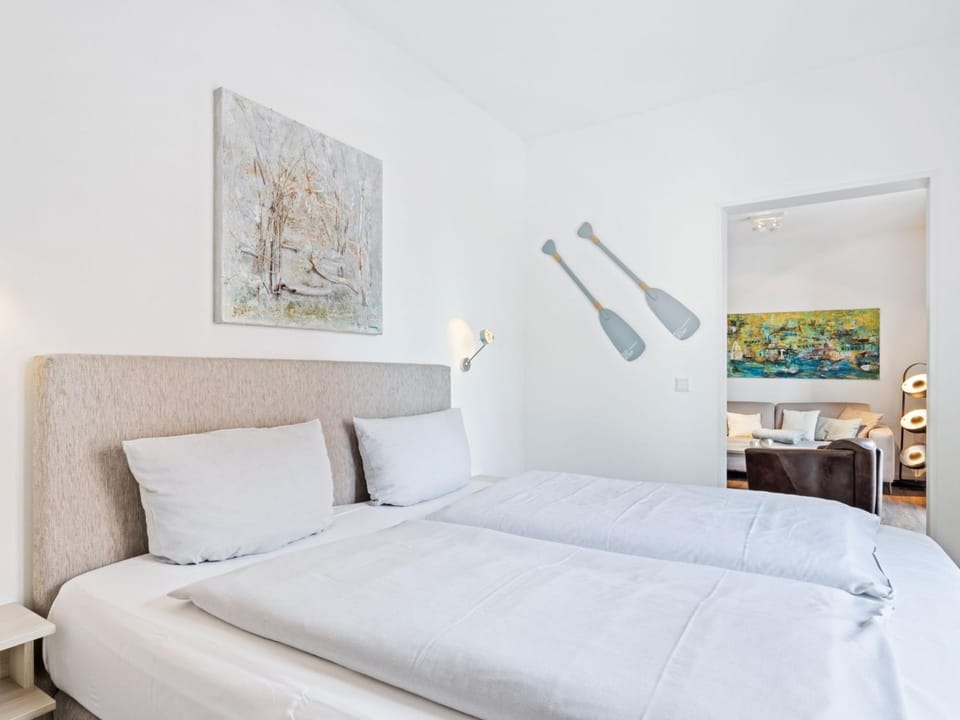 Bed, Photo of the whole room, Decorative detail, Bedroom