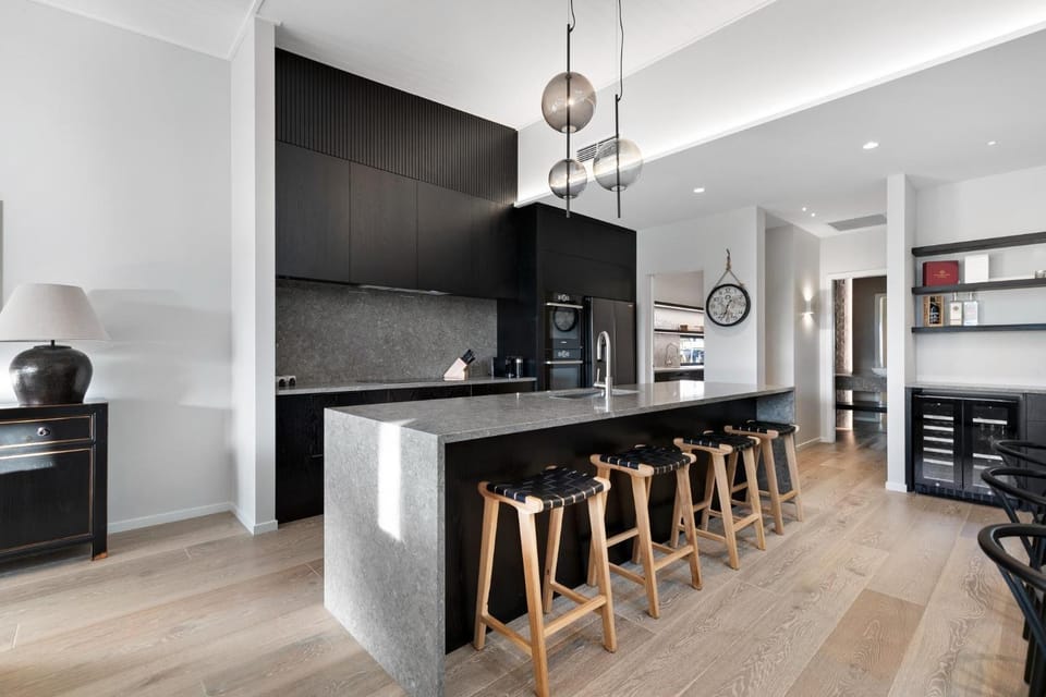 Kitchen or kitchenette, Dining area, minibar, pet friendly, stove