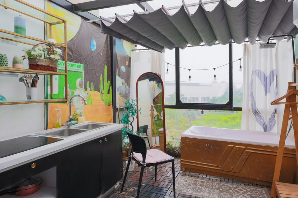 Kitchen or kitchenette, Bath