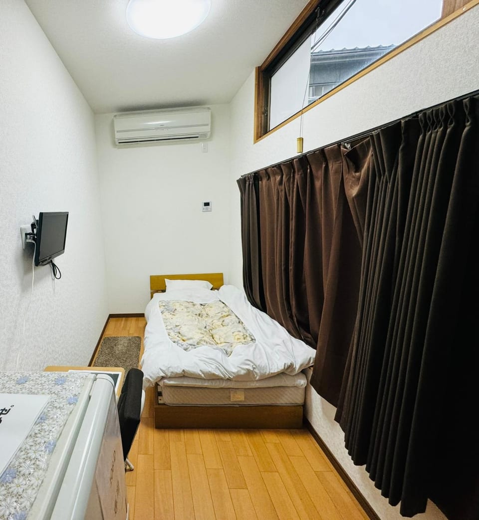 TV and multimedia, Bedroom, air conditioner