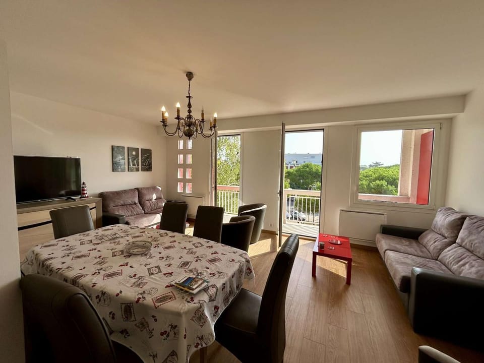 Appartement familial en hyper centre de Royan, 6/8 pers, ascenseur - FR-1-494-180 Apartment in Royan