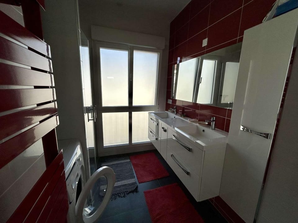Appartement familial en hyper centre de Royan, 6/8 pers, ascenseur - FR-1-494-180 Apartment in Royan