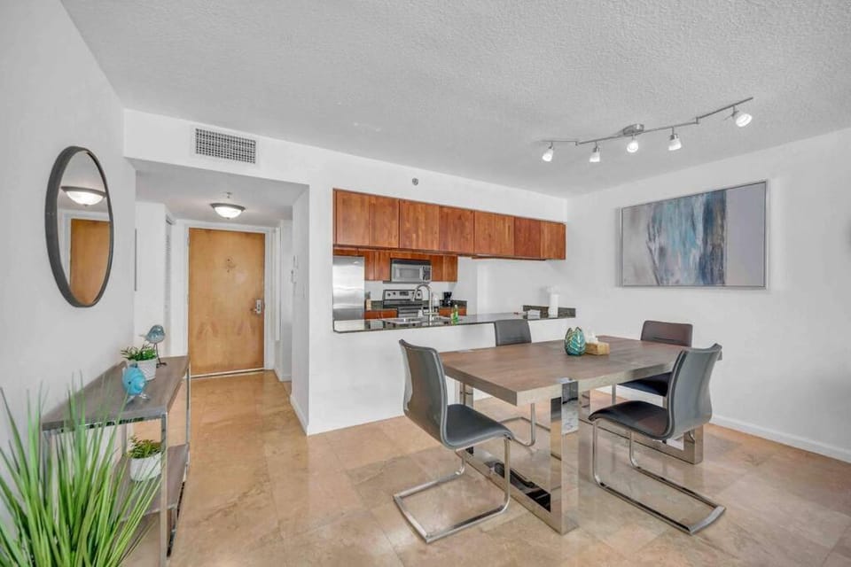 Spacious 36th FLR 1 BD 1 BT • Brickell • Bay View Apartment in Brickell