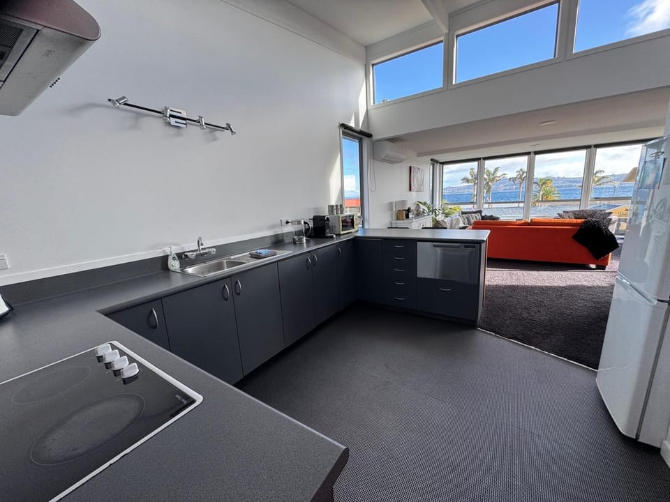 Lakefront Location Apartment in Taupo