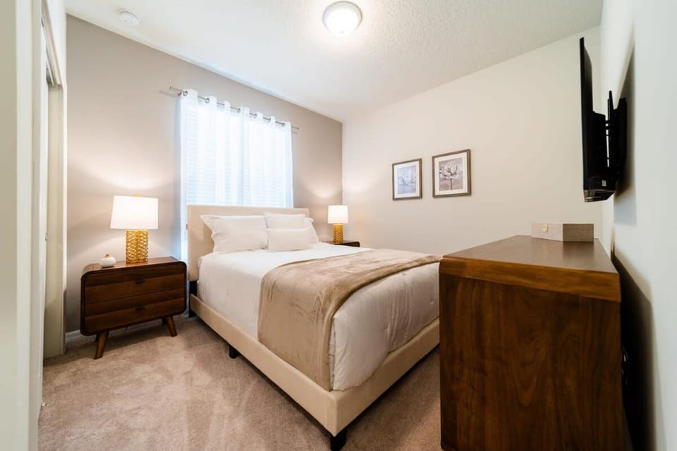 Premium 5-Bed Townhome Themed Perfect Location House in Four Corners
