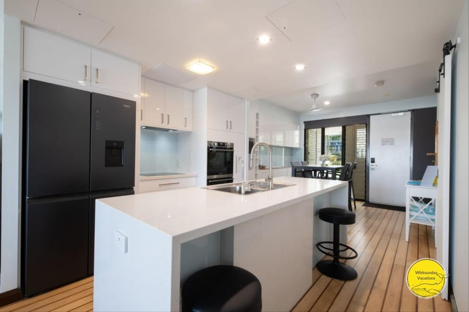 Uninterrupted Marina Viiews at Port of AIrlie Apartment in Airlie Beach