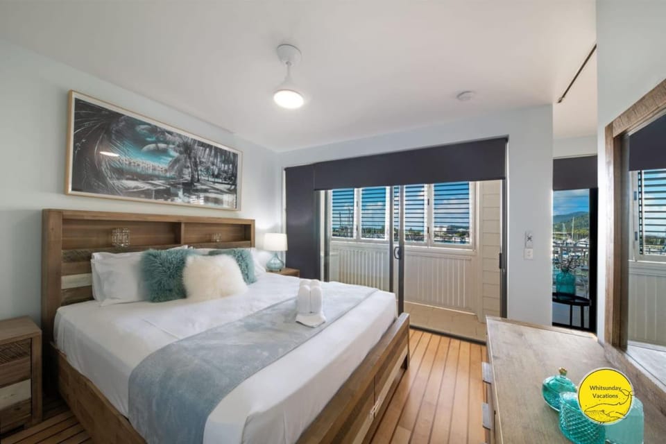 Uninterrupted Marina Viiews at Port of AIrlie Apartment in Airlie Beach