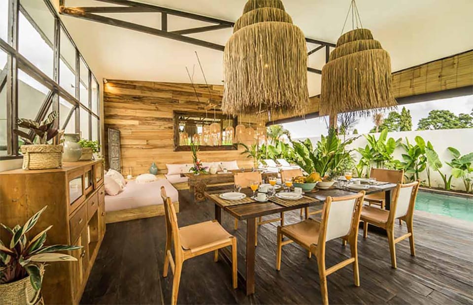 Dining area, Pool view