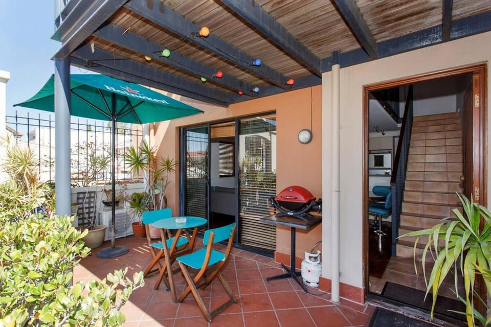 Esplanade Villa Retreat by the Norfolk Pines Apartment in Perth