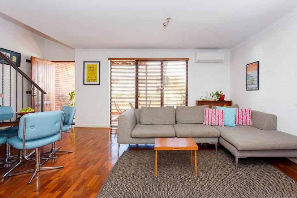 Esplanade Villa Retreat by the Norfolk Pines Apartment in Perth