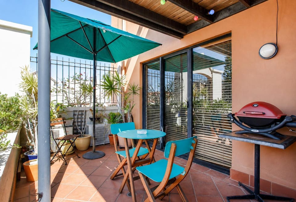 Esplanade Villa central & parking Apartment in Perth