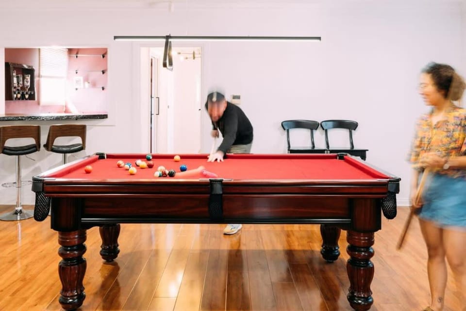 LUX Glenelg - Pool 4BD 3BA Sleeps 13 House in Adelaide