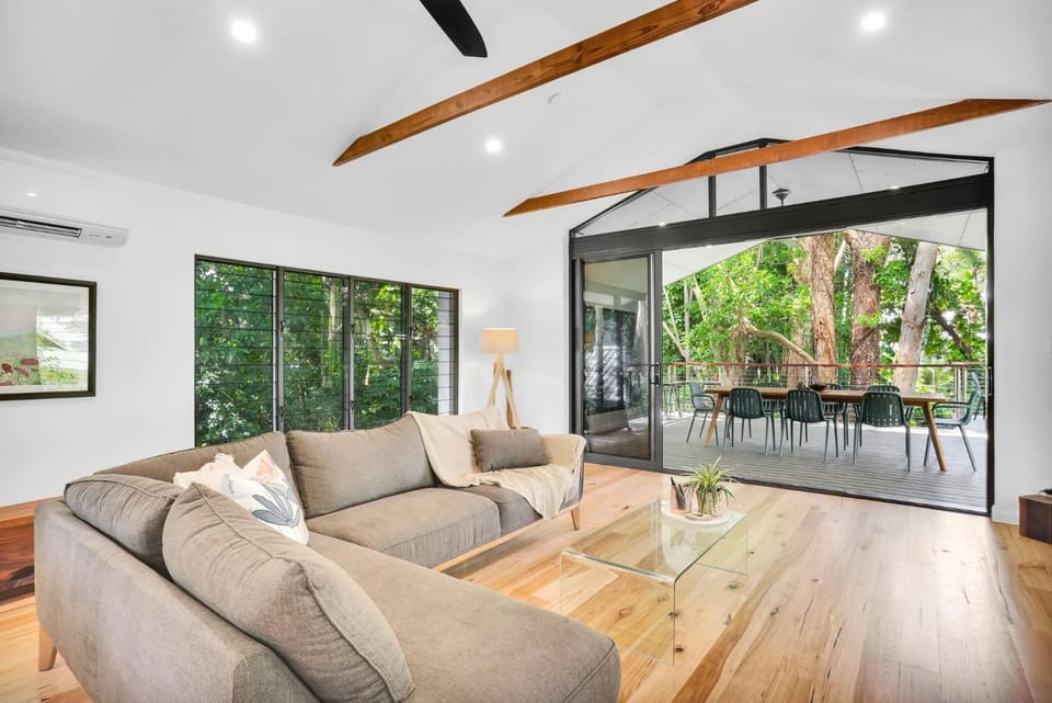 Coastal Woodland retreat at Pixie Haven House in Cairns