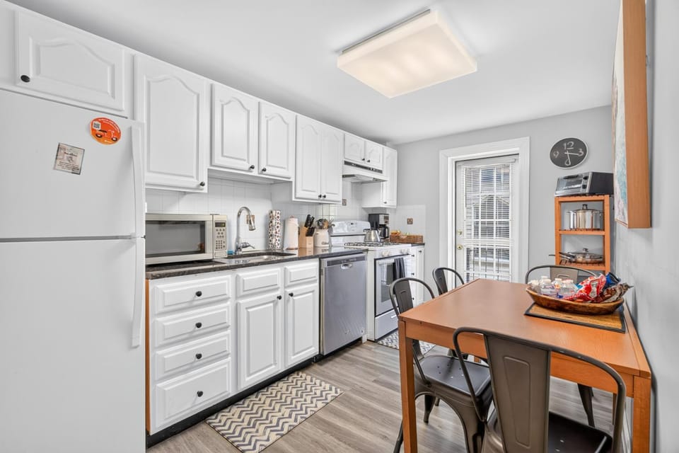 Brookline Village, Central Air, 2B, Near Longwood House in Brookline
