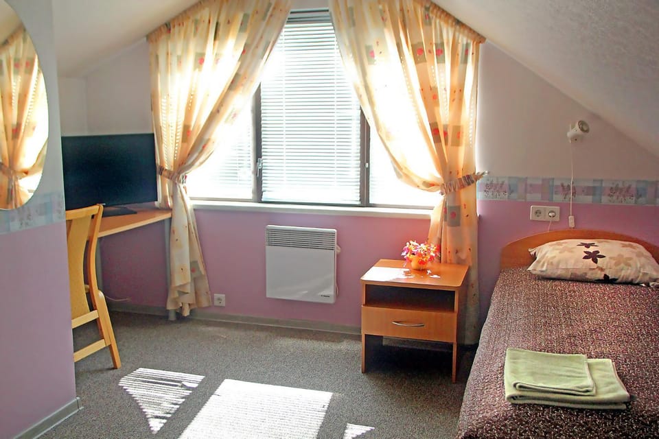 Day, Photo of the whole room