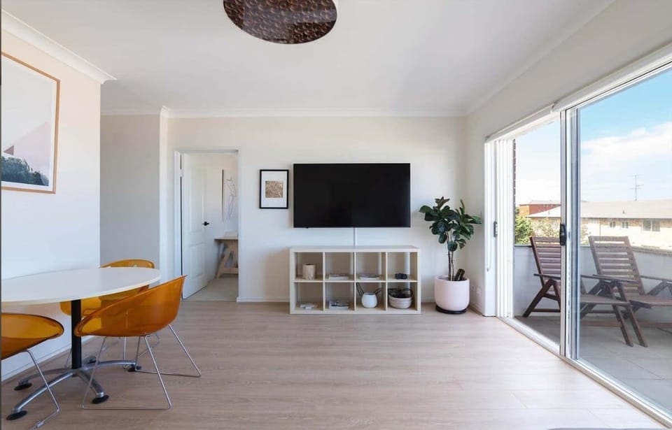 Stunning Maroubra Beachview Apt with Parking Apartment in Sydney