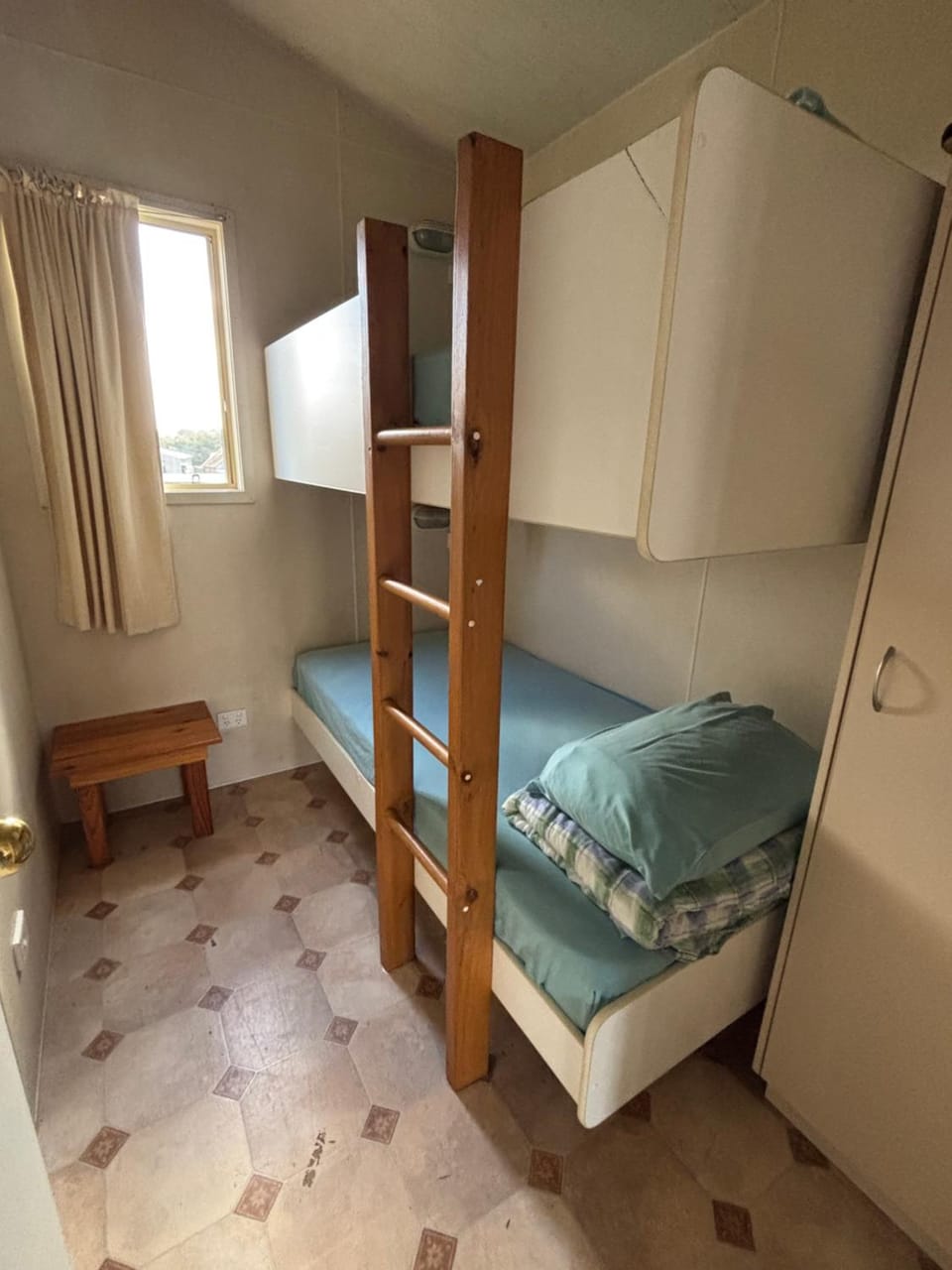 Governors Hill Carapark Hotel in Goulburn