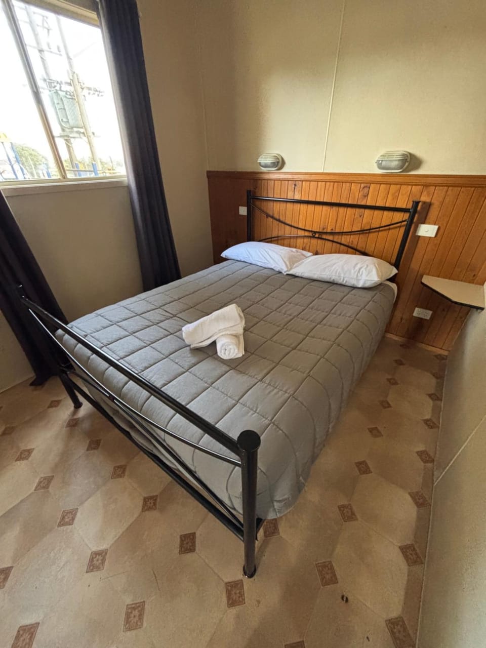 Governors Hill Carapark Hotel in Goulburn