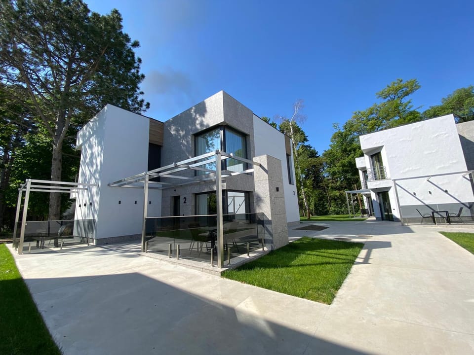 Property building, Day