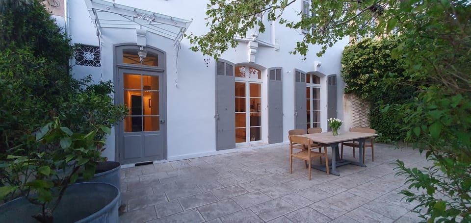 Property building, Patio, Patio, Facade/entrance