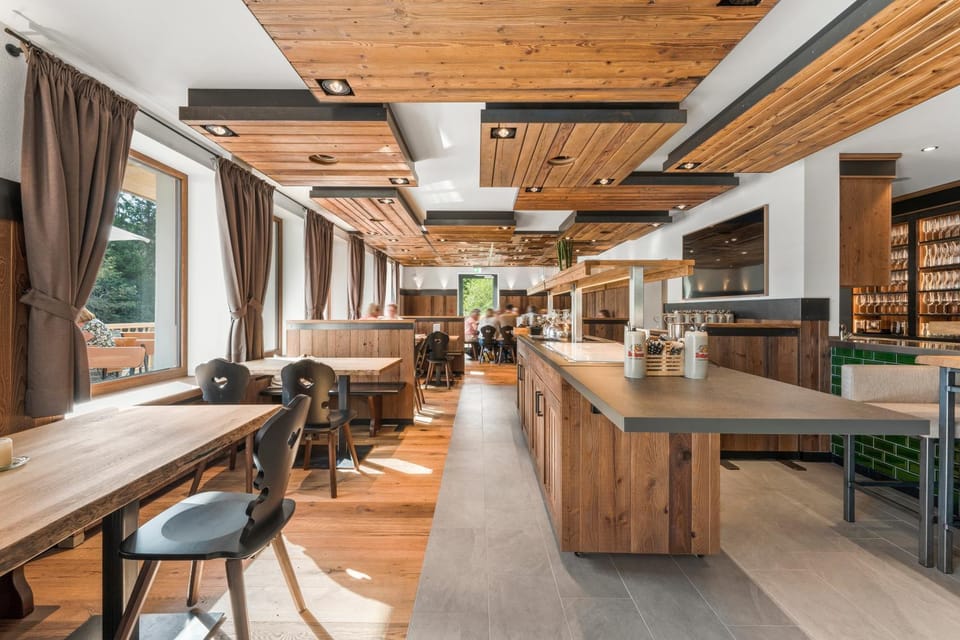 Restaurant/places to eat, Lake view, Buffet breakfast