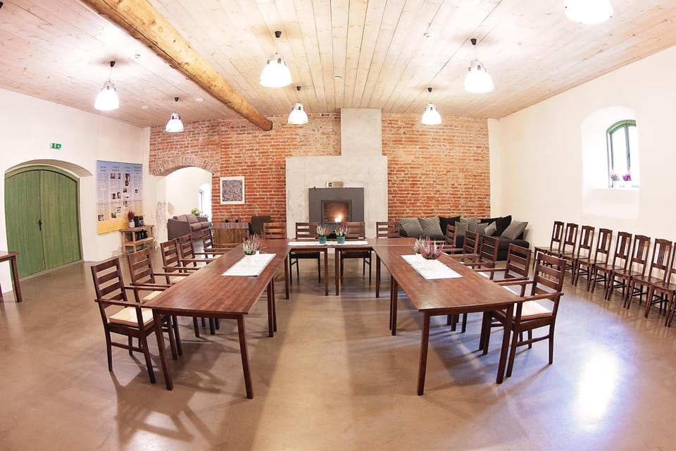 Communal lounge/ TV room, Banquet/Function facilities, Meeting/conference room