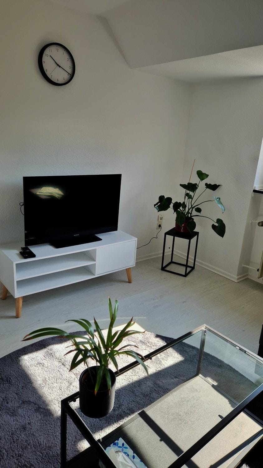 TV and multimedia, Living room, Seating area, Evening entertainment