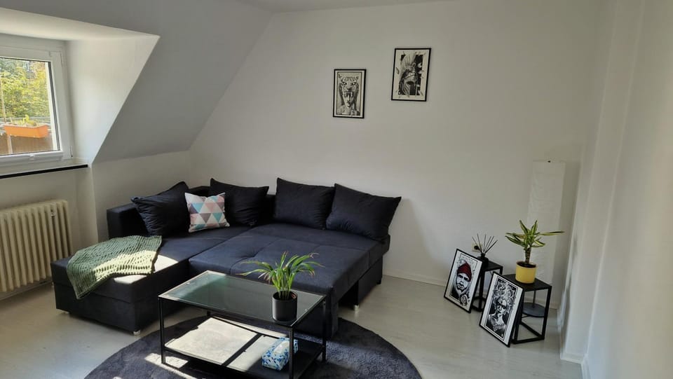 Bed, Living room, Photo of the whole room, Seating area, internet