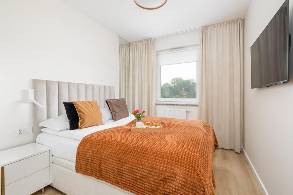Bed, TV and multimedia, Photo of the whole room, Evening entertainment, Bedroom