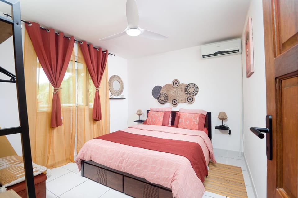 Bed, Photo of the whole room, wardrobe, air conditioner