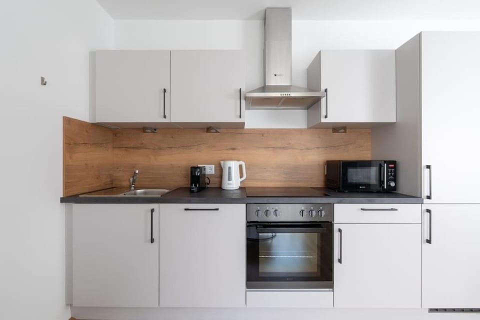 Elegant 1BR Flat with Balcony by HM Apartment in Vienna
