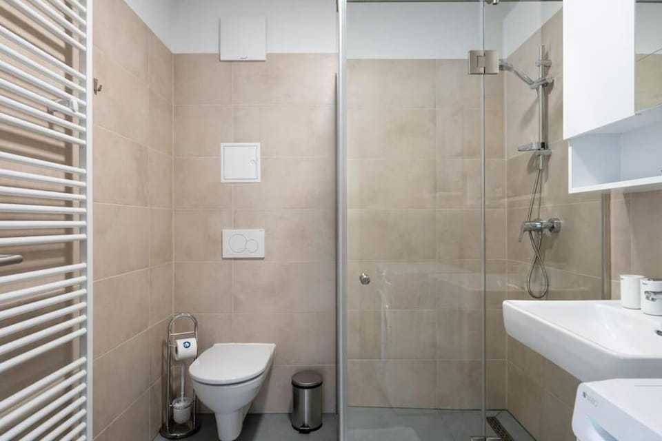 Elegant 1BR Flat with Balcony by HM Apartment in Vienna