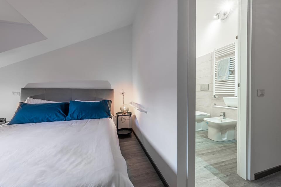 Toilet, Bed, Bathroom, Bedroom