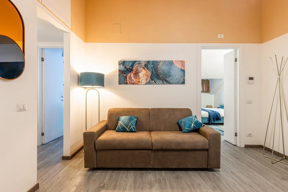 Bed, Living room, Photo of the whole room, Seating area