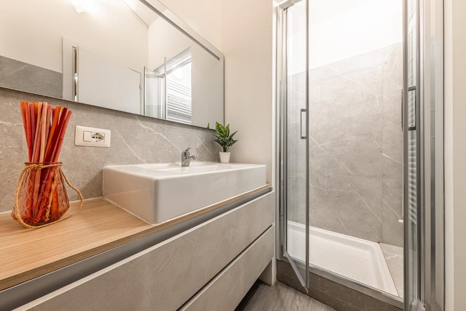 Shower, Toilet, towels
