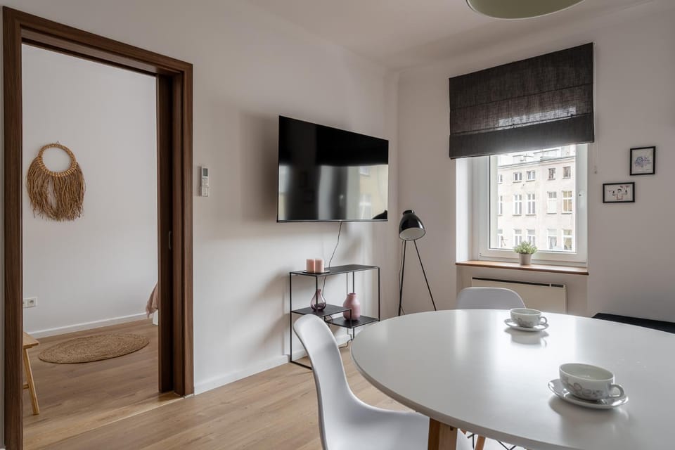TV and multimedia, Living room, Dining area