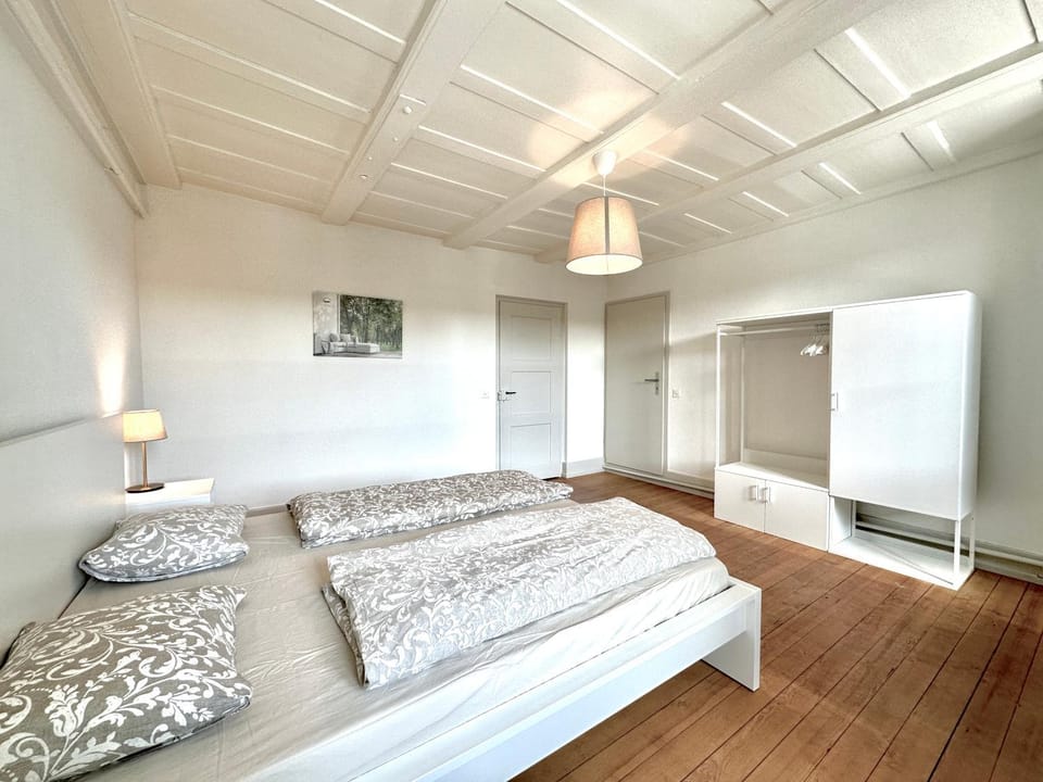 Bed, Photo of the whole room, wardrobe